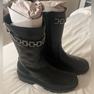 Palladium women’s size 8 boots with chain